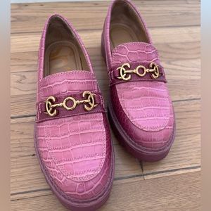 Sam Edelman Pink Croc Embossed Platform Loafers